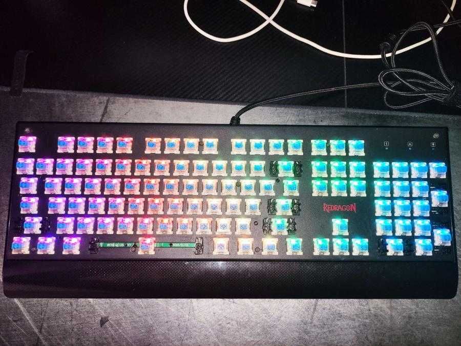Геймърска механична клавиатура Redragon Kala K557 RGB