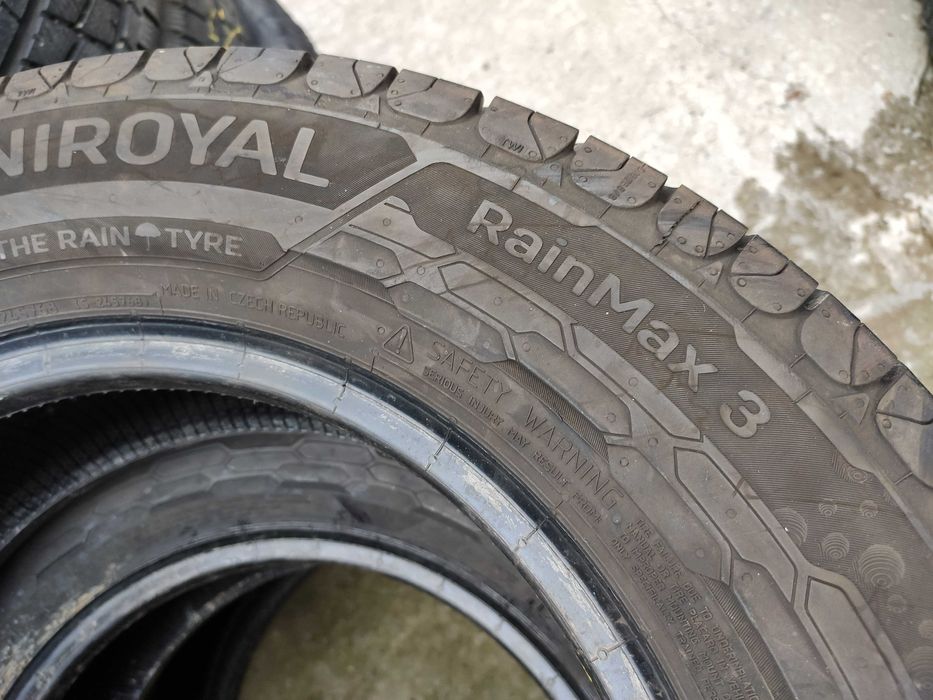 2бр Летни гуми за БУС 205 65 15 С - Uniroyal