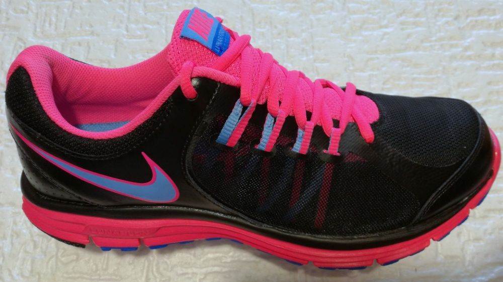 Adidasi,noi,originali Nike nr.41 US 9,5 ; UK 7 ; EUR 41 ; CM 26,5