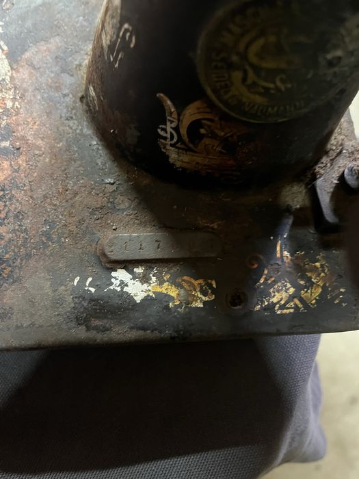 Mașină de cusut Naumann