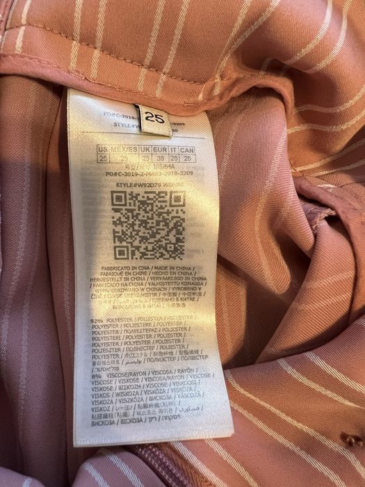 Pantaloni scurti Guess marime 25