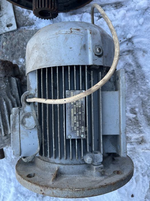 Продам электродвигатели