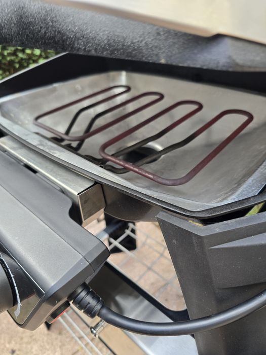 Grătar Weber Electric PULSE 2000 cu masă si Husă