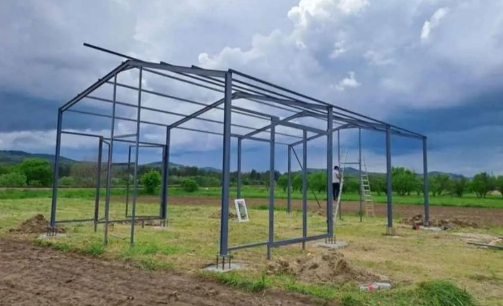 Vând hală metalică 7x15x4 facem și alte dimensiuni la comanda clientului acceptăm varianta auto lucrăm fără avans pentru mai multe detalii sunați la n