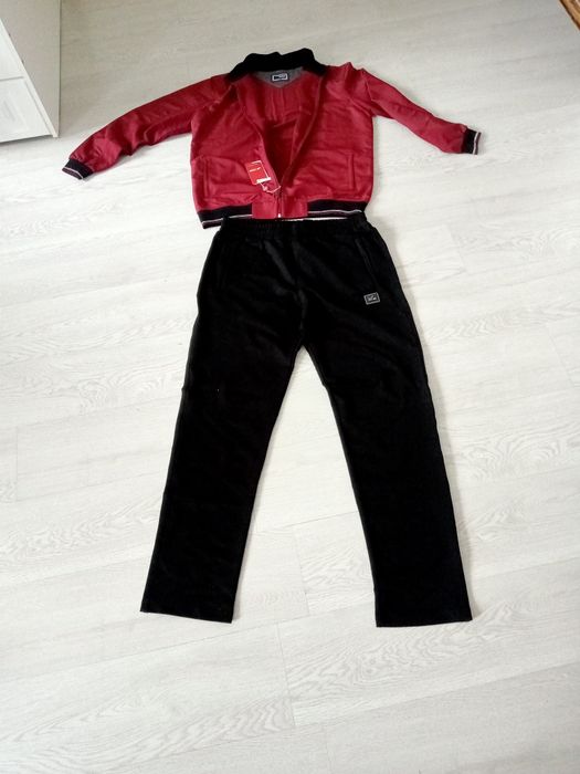 Продается спортивный костюм