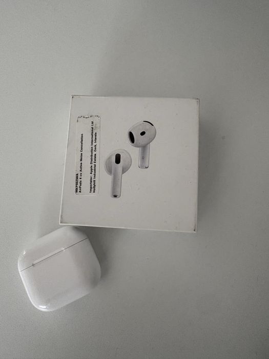 air pods 4(casca stanga+carcasa)