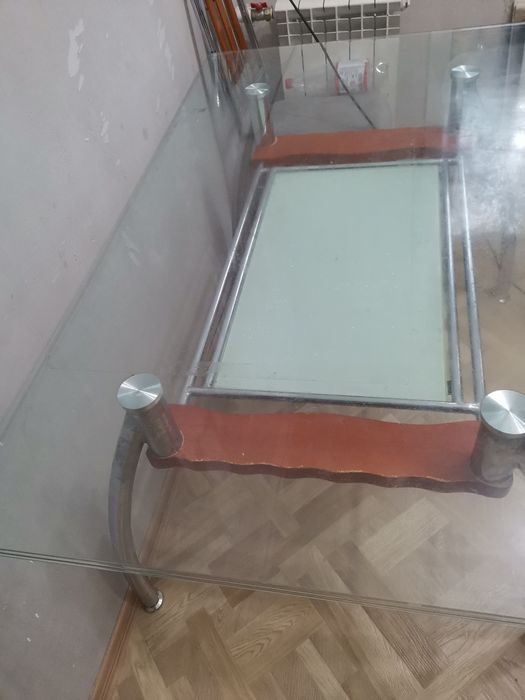 Продам стол стеклянный кухонный б/у