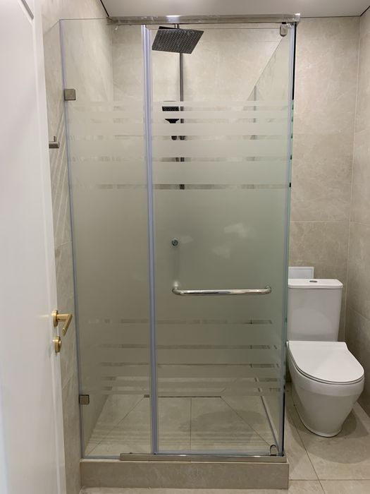 Душевые кабины и ванные перегородки