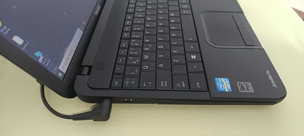 Laptop Toshiba I3 2328m Ram 8G HDD/SSD, 15.6 inch 40 cm