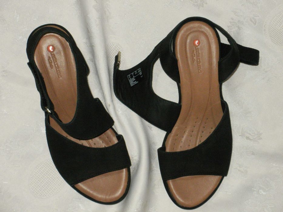 CLARKS нови естествен набук 37и1/2
