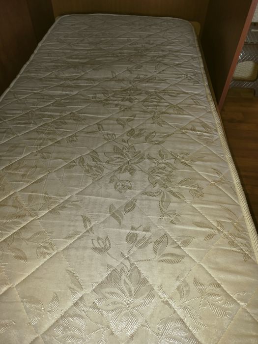 Падащо легло в гардероб