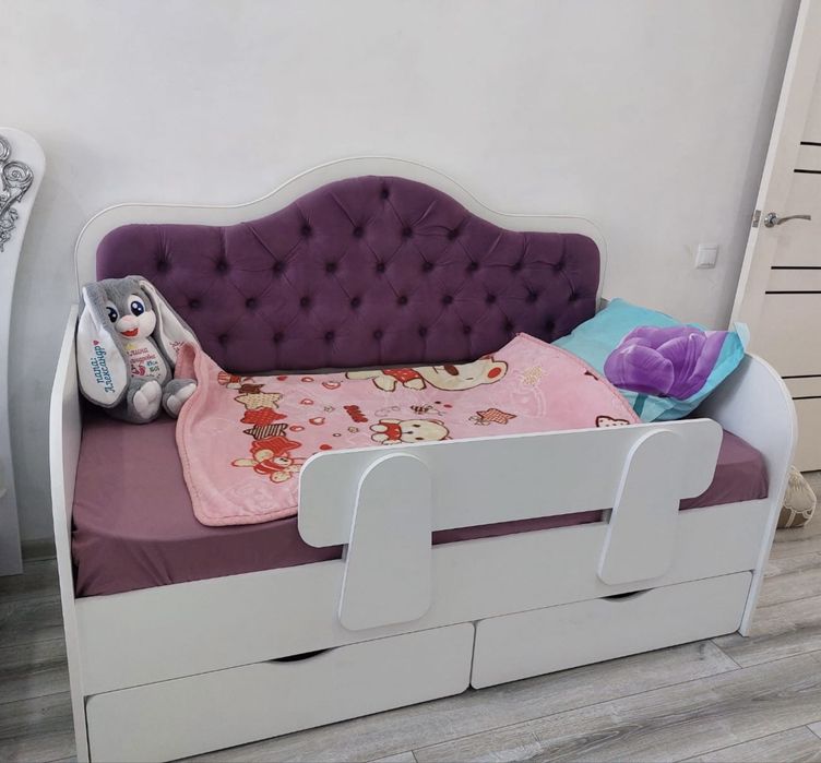 Продам кровать  для девочки