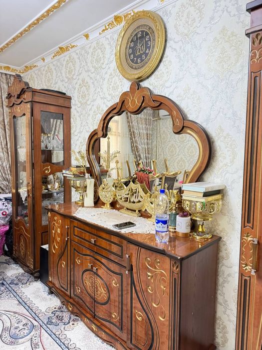 Срочно продам мебель пенал камот стол и стул состояние идеальное