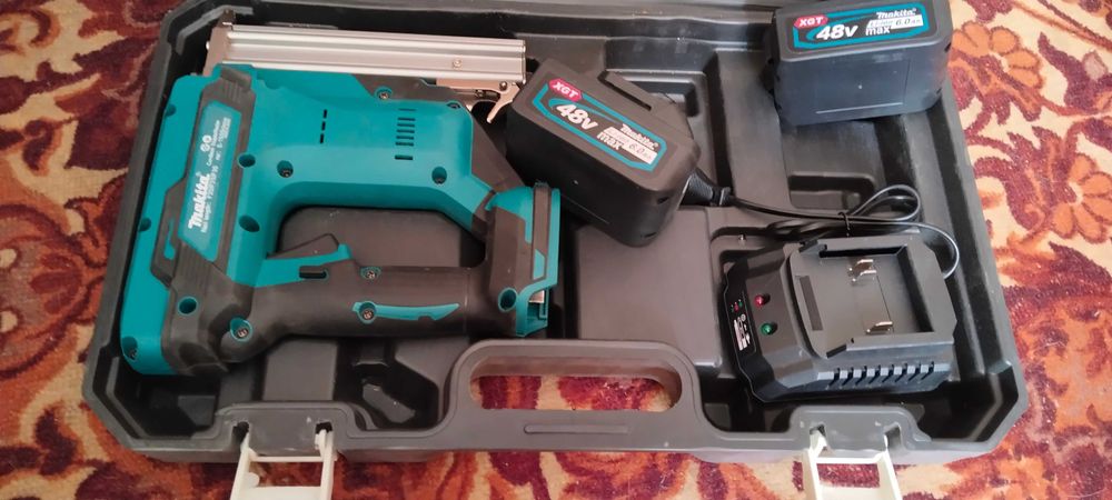 Гвоздезабивной пистолет (Нейлер).