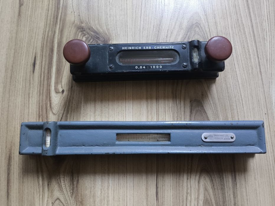 Два машини силно чувствителни нивелира с голяма точност