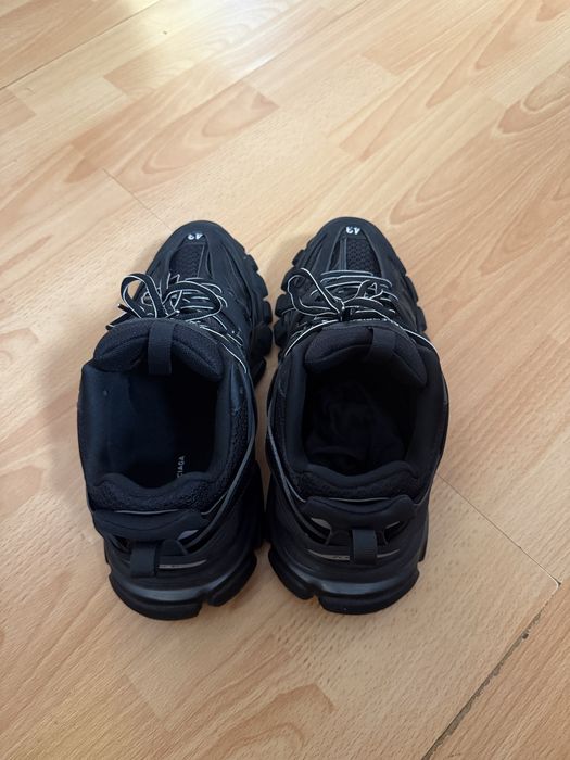 Balenciaga track 43