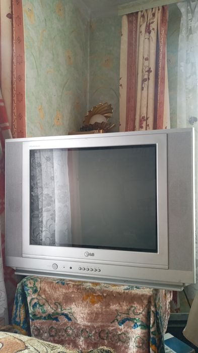 Телевизор LG Flatron 21FD1RG продам.