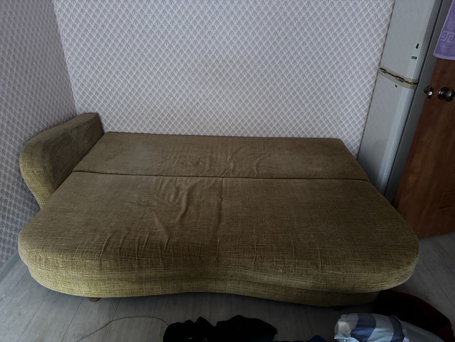 Диван продам с подушками