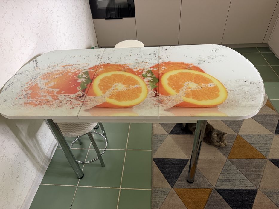 Продам кухонный стеклянный стол