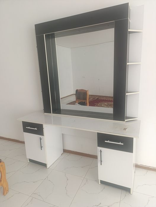 Pardoz oyn salon uchun