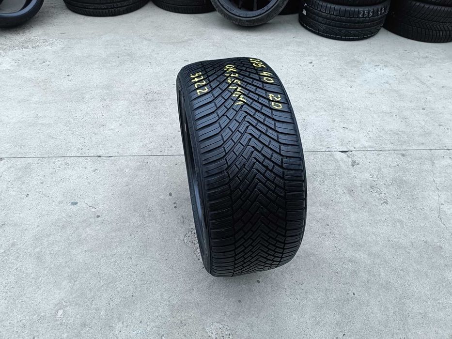 O anvelopa 275 40 20 Continental Allseason Contact profil de 7,5 mm