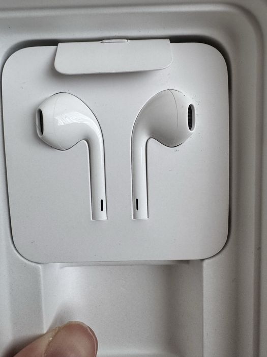 Продам наушники оригинал.