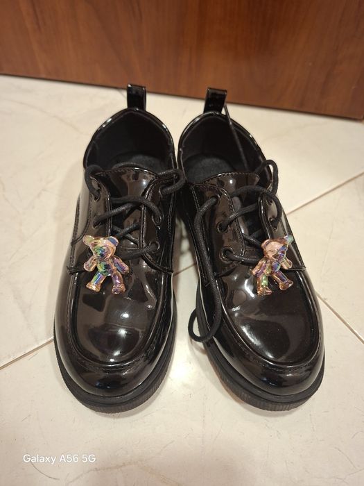 Детски черни обувки