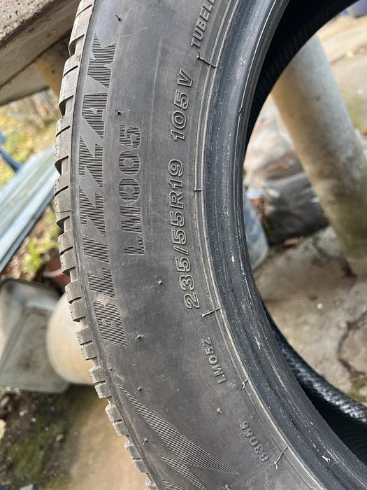 Продавам 4 зимни гуми BRIDGESTONE BLIZAK LM005  235*55*R19 105V