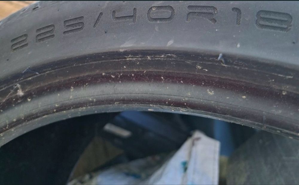 2 buc Anvelope iarna cauciucuri 225/40/18 debica si dunlop dot 2022