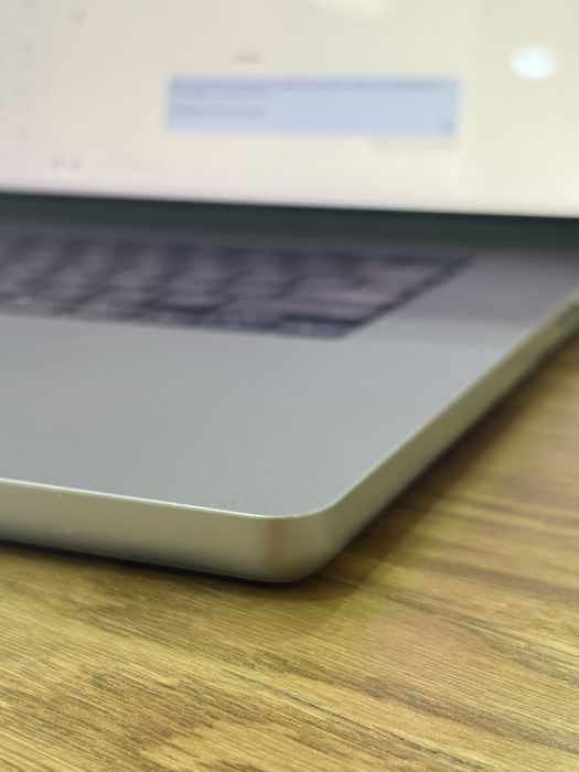 Macbook pro 16 m1 pro 16/512 бата 88%