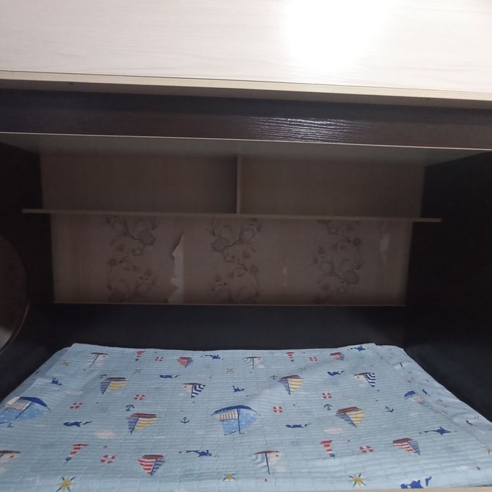 Продам двухъярусный кровать почти новая качественная размер 180х80х170