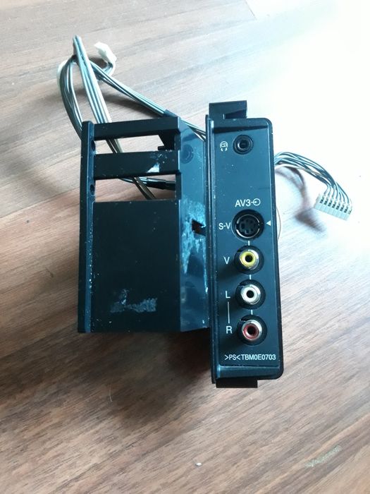 Vând Placă intrare auxiliare pentru televizor LCD Panasonic