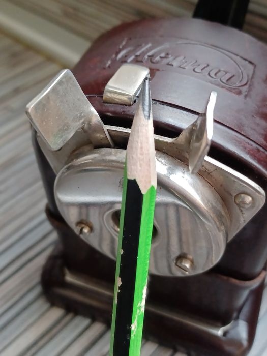 Hema Ретро,бакелитена острилка за моливи,.Настолна