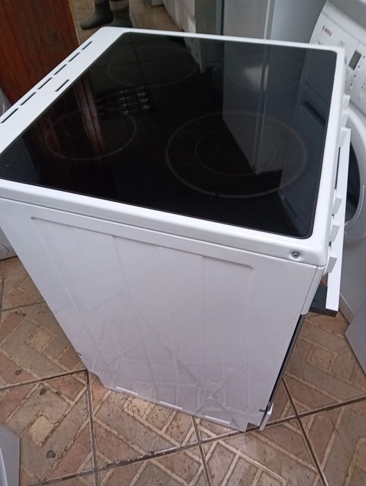 Свободно стояща печка с керамичен плот Gorenje 2годиниГаранция