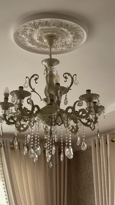 Мебель и люстры стол стулья