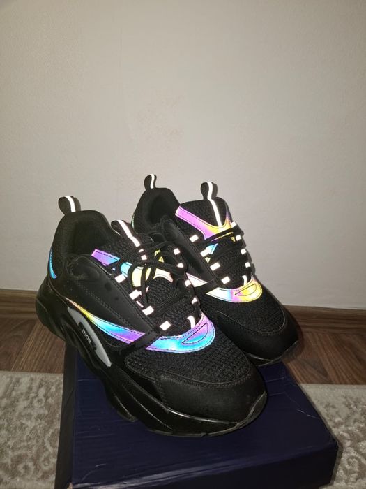 продам Dior B22.