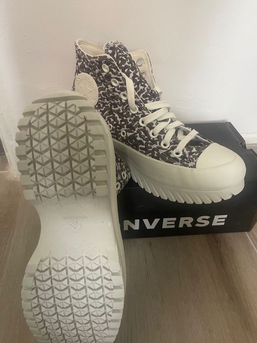 Чисто нови Кецове Converse