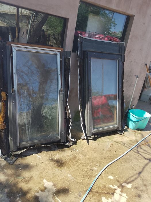 Vânzări piese auto  . Uși Logan van 350 toni bucata .