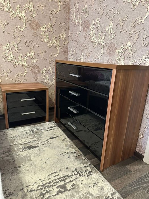 Продам комад и прикроватный тумбочки