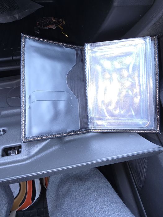 Vând portofel pentru acte auto