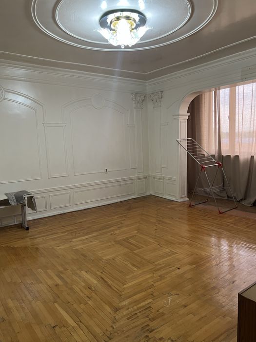 5ком.кв.Юнусабад-2.Корзинка.Банковский дом.С обстановкой.Два санузла.
