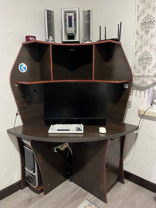 Компьютерный стол срочно продаю