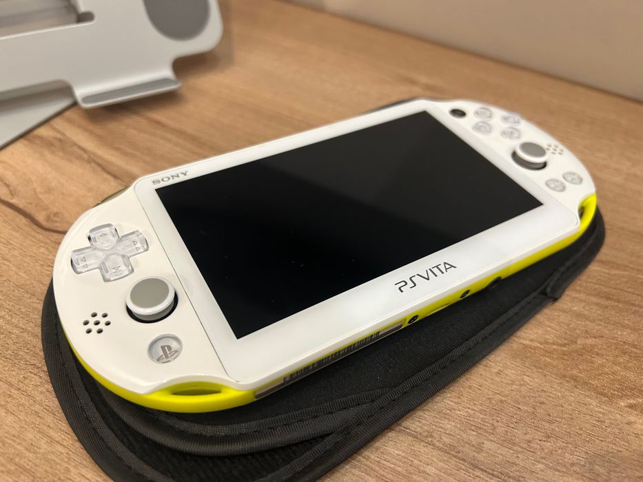 Sony PS Vita Slim Lime Green - Modată, 128GB + Jocuri (GTA, Fallout)