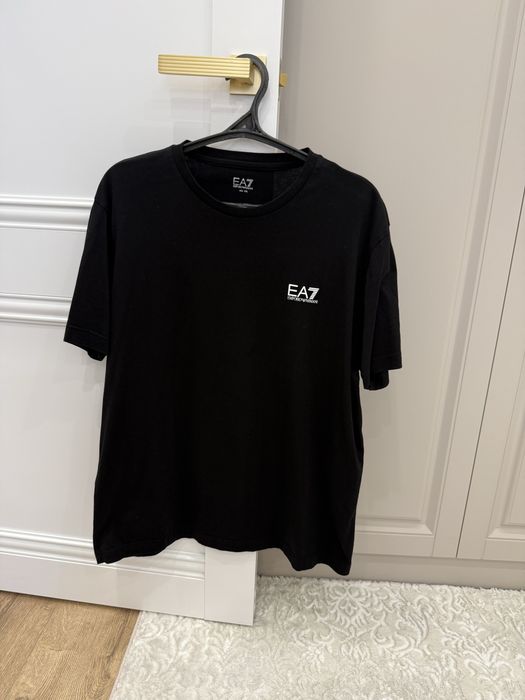 EA7 мужская футболка в отличном состояний