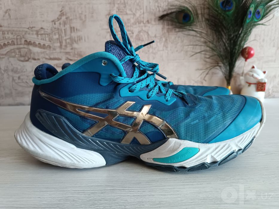 Оригинальные кроссы ASICS