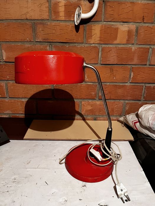 Лампа железная настольная