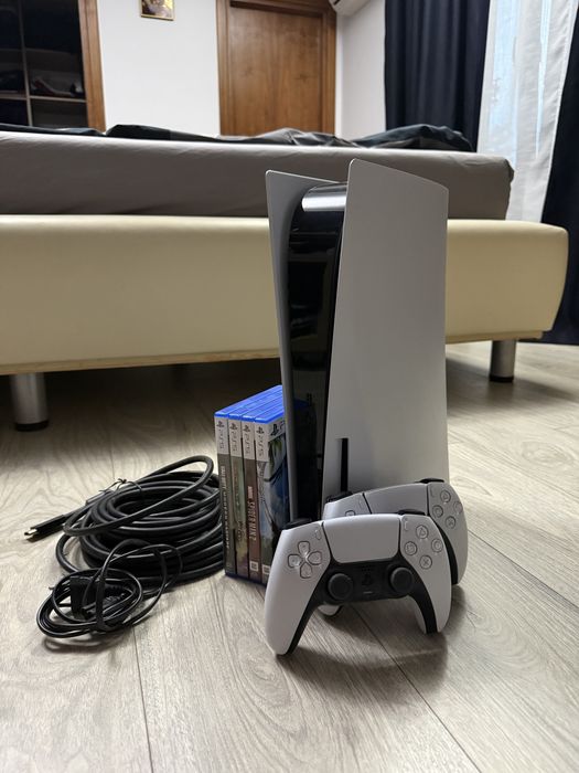 PS5 +2 controllere +  4 jocuri + cablu HDMI