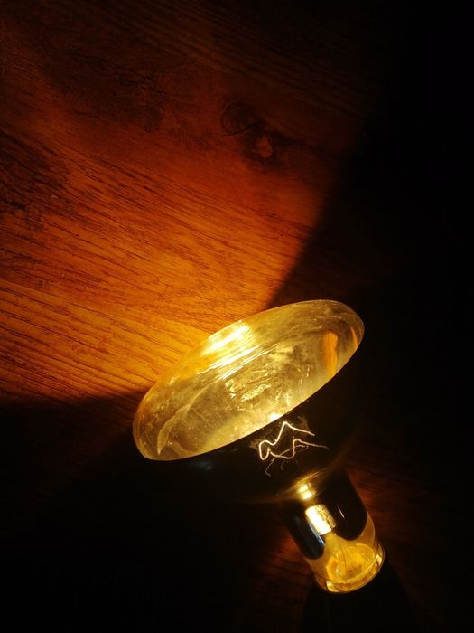 Електрическа крушка 250 вата и фасунга