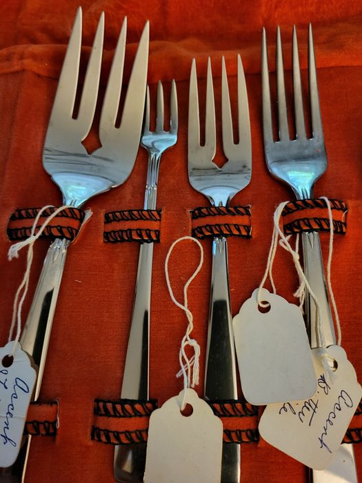 Единичен комплект прибори за хранене-18 на брой