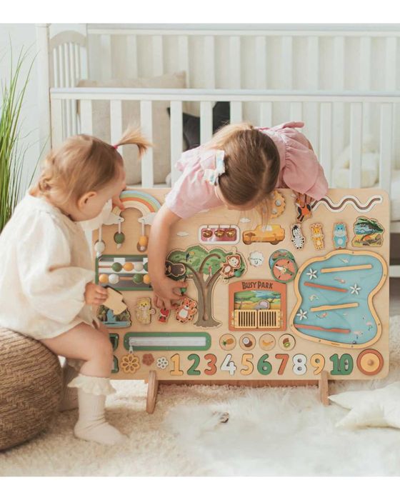 Монтесори дъска с активности и име на детето